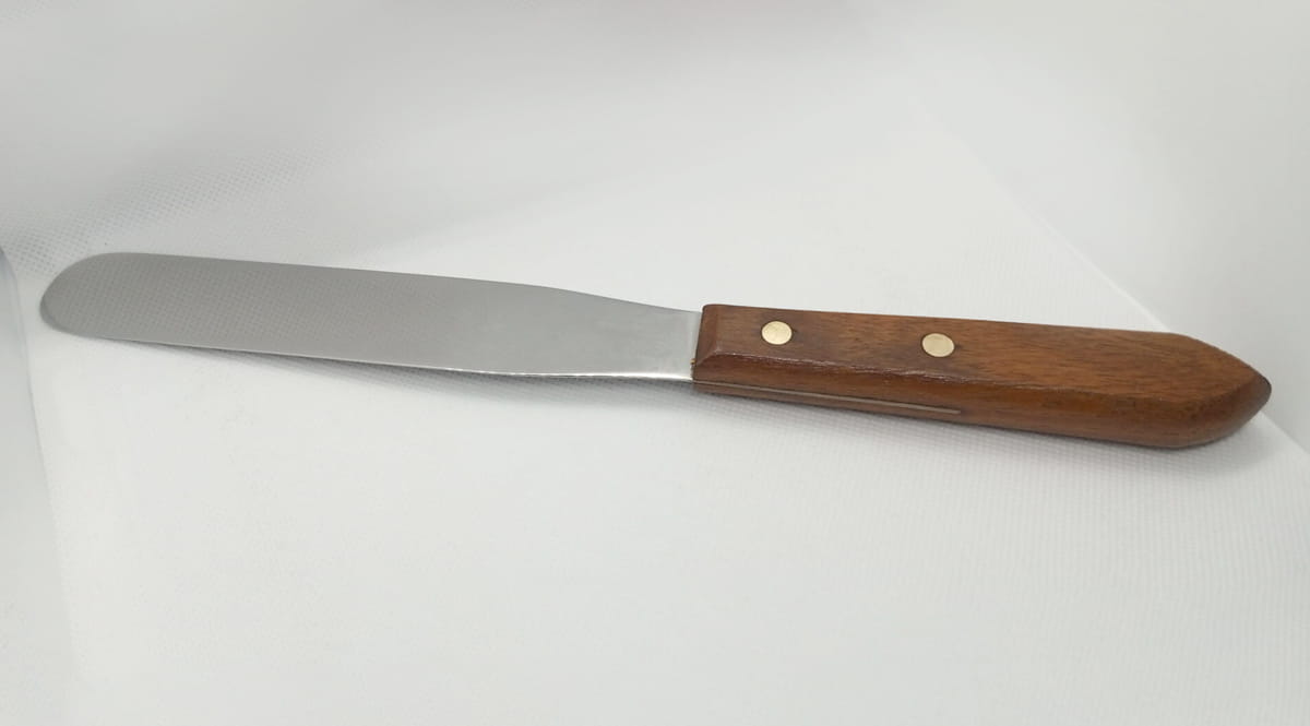 Spatula Flexible Steel Blade Wooden Handle - 6" - Image 2