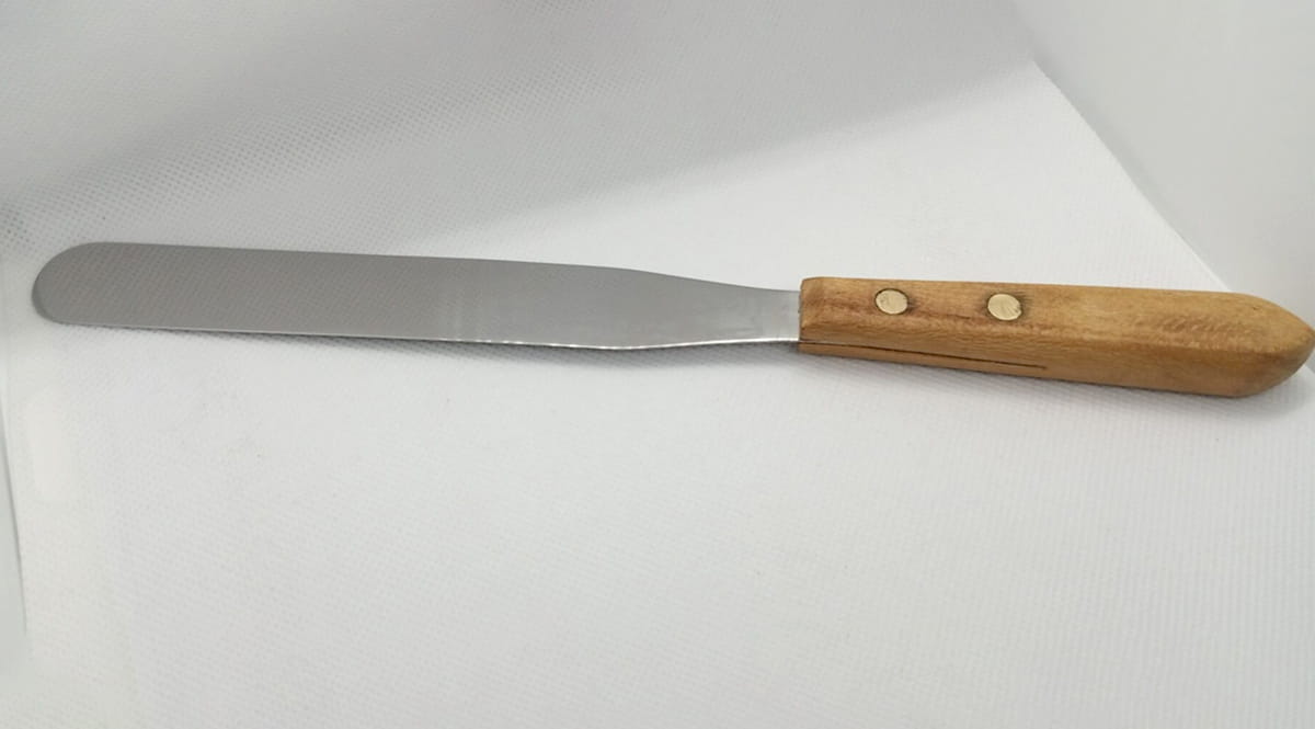 Spatula Flexible Steel Blade Wooden Handle - 6" - Image 2